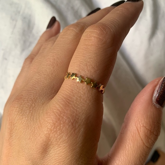 14k gold delicate star ring - size 8 - Picture 2 of 14
